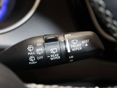 Used 2025 Chrysler Pacifica Select FWD image 18
