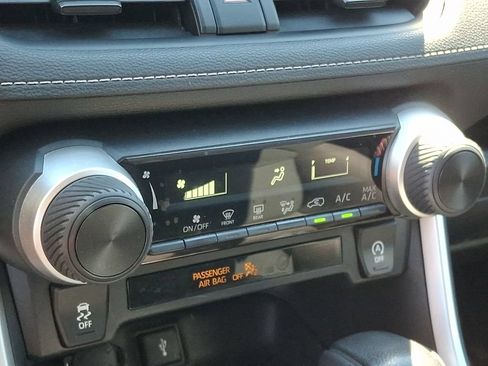 Certified 2021 Toyota RAV4 LE AWD/4WD image 19