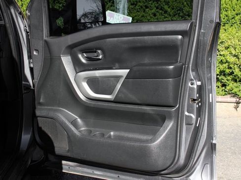 Used 2023 Nissan Titan SV w/ SV Convenience Package image 38