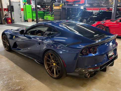 Used 2019 Ferrari 812 Superfast RWD image 10