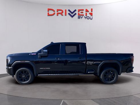 Used 2024 GMC Sierra 2500 AT4 w/ AT4 Premium Plus Package image 3