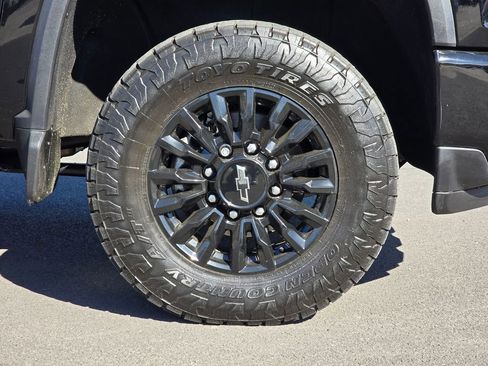 Used 2023 Chevrolet Silverado 2500 LTZ w/ LTZ Plus Package image 9