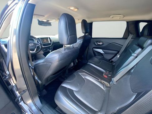 Used 2018 Jeep Cherokee Overland AWD/4WD image 21