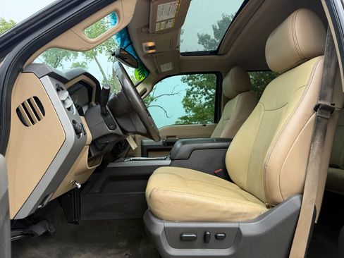 Used 2015 Ford F250 Lariat w/ Lariat Ultimate Package AWD/4WD image 13