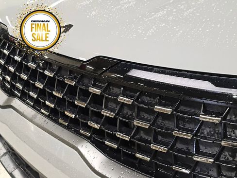 Certified 2025 Kia Carnival SX image 11