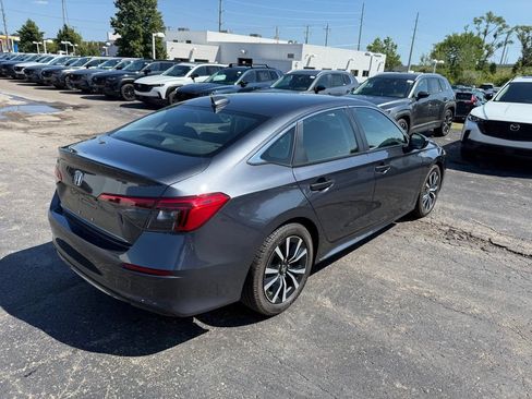 Used 2023 Honda Civic EX image 3