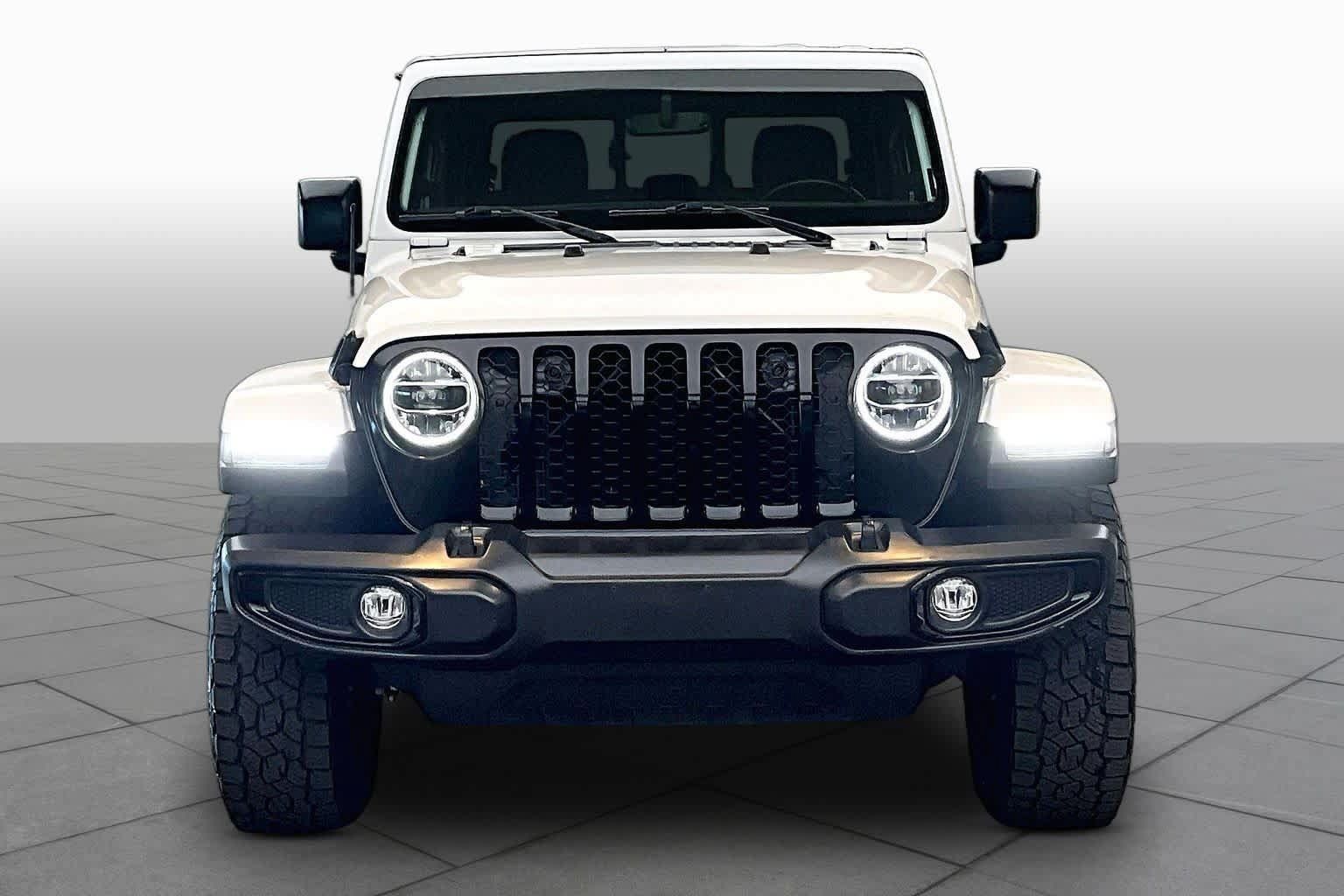 Used 2022 Jeep Gladiator Sport AWD/4WD image 3