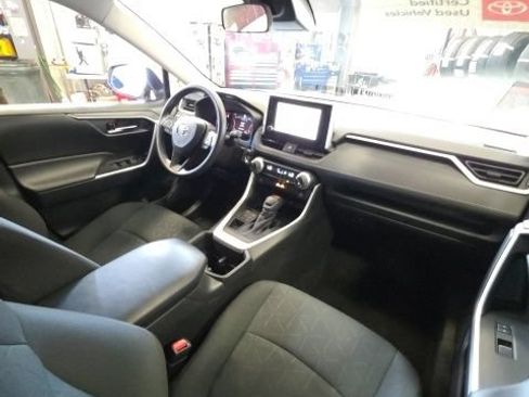 Used 2025 Toyota RAV4 XLE AWD/4WD image 20