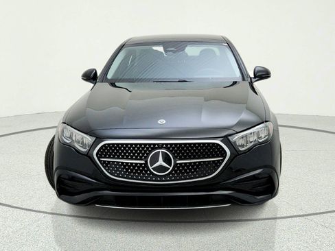 Used 2025 Mercedes-Benz E 350 4MATIC Sedan image 3