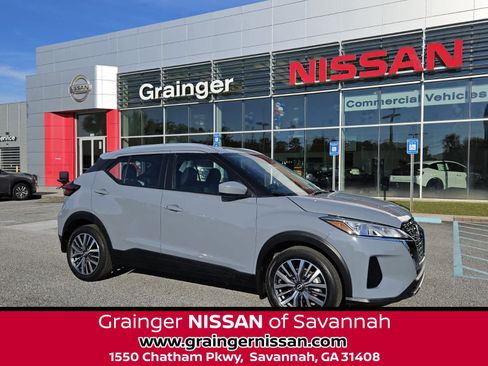 Used 2023 Nissan Kicks SV FWD image 1