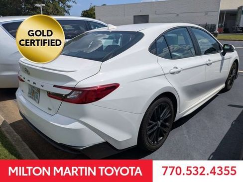 Used 2025 Toyota Camry SE FWD image 3