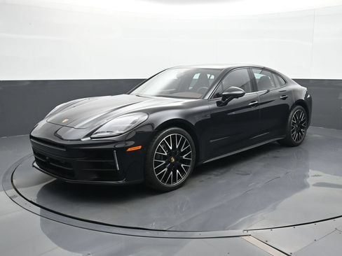 Certified 2025 Porsche Panamera 4 AWD/4WD image 1
