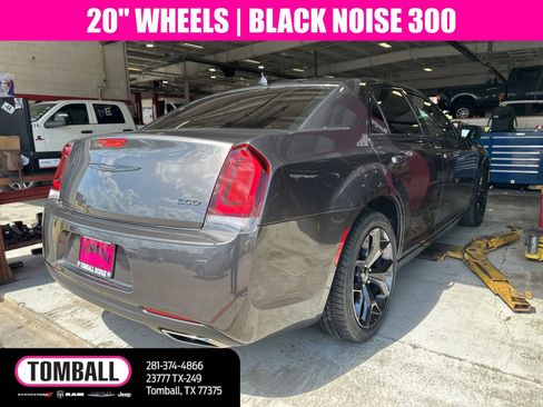 Used 2023 Chrysler 300 Touring w/ Sport Appearance Package RWD image 4