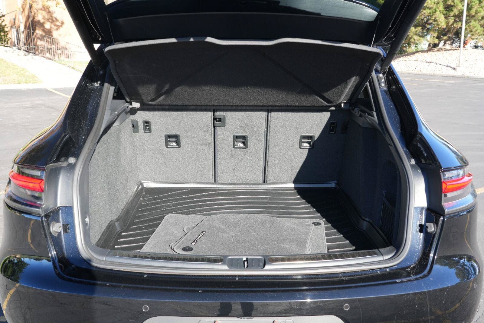 Used 2021 Porsche Macan AWD/4WD image 25
