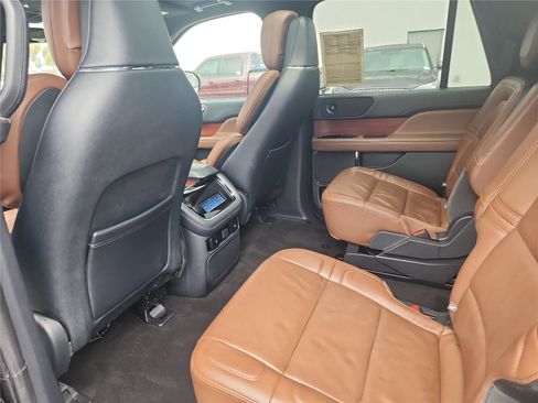 Used 2022 Lincoln Navigator L Reserve w/ Monochromatic Package AWD/4WD image 18