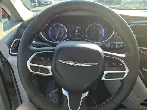 Used 2023 Chrysler Voyager LX image 8