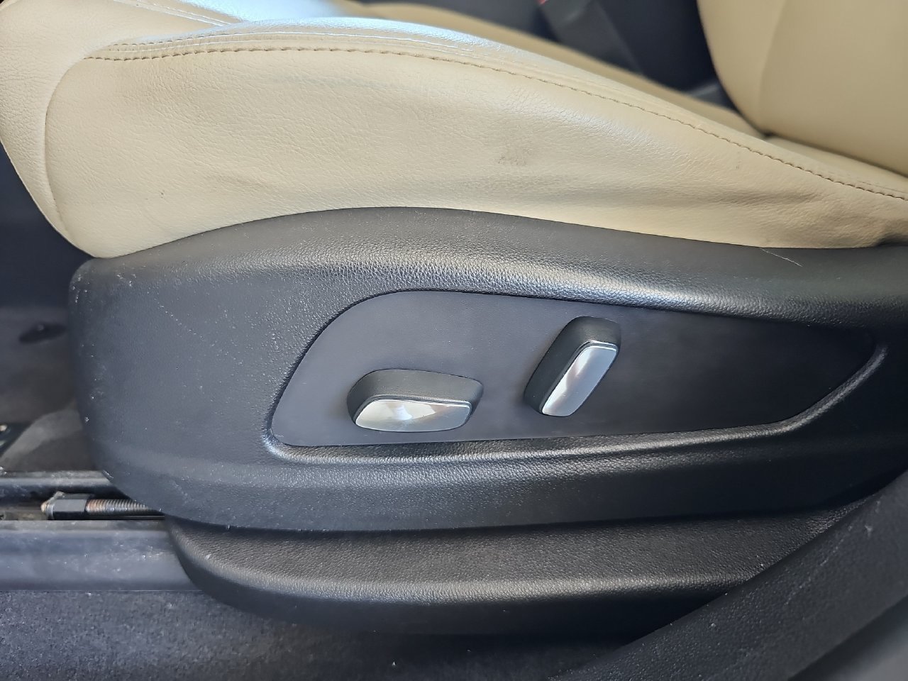 Used 2017 Cadillac XT5 FWD image 29
