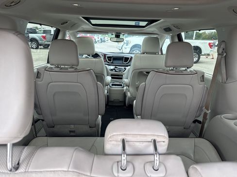Used 2020 Chrysler Pacifica Limited image 12