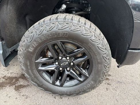 Used 2024 Chevrolet Silverado 1500 LT Trail Boss w/ Convenience Package II image 3