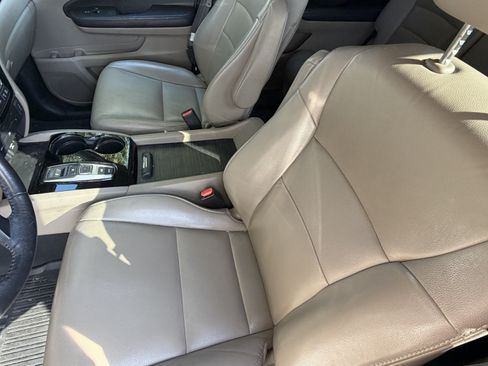 Used 2017 Honda Pilot Touring image 16