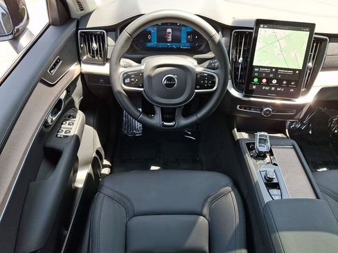Certified 2025 Volvo XC90 B6 Plus AWD/4WD image 11