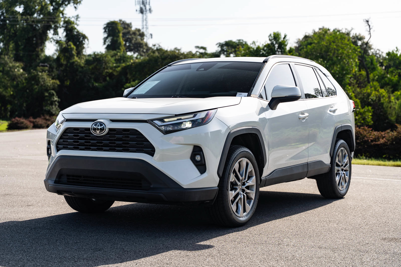 Used 2022 Toyota RAV4 XLE Premium FWD image 3