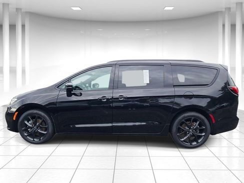 New 2026 Chrysler Pacifica Select w/ S Appearance Package FWD image 6