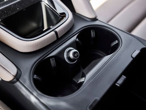 Used 2025 Porsche Cayenne image 63