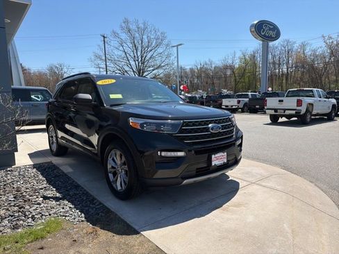 Certified 2022 Ford Explorer XLT w/ Equipment Group 202A AWD/4WD image 2