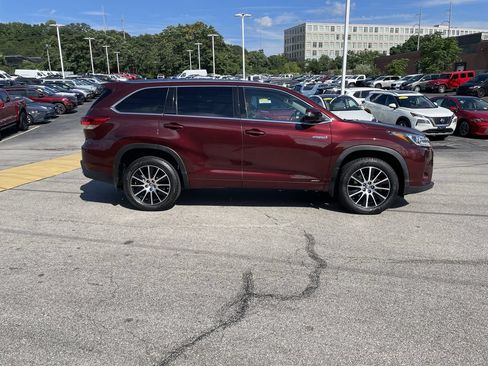 Used 2019 Toyota Highlander Limited AWD/4WD image 7