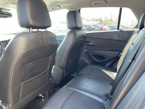 Used 2018 Chevrolet Trax LT w/ LT Convenience Package image 11