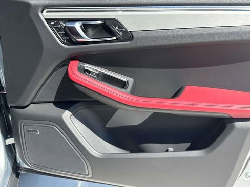 New 2026 Porsche Macan AWD/4WD image 18