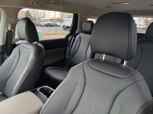 New 2026 Kia Carnival FWD image 39