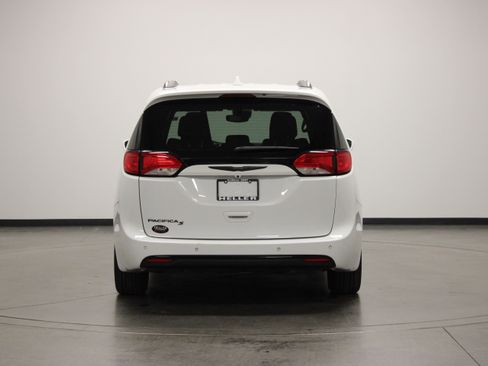 Used 2018 Chrysler Pacifica Touring-L Plus w/ Advanced Safetytec Group FWD image 7