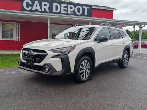 Used 2023 Subaru Outback Premium AWD/4WD image 2