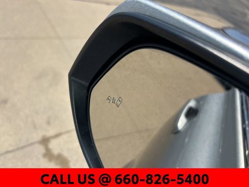 Used 2024 Toyota Highlander LE image 17