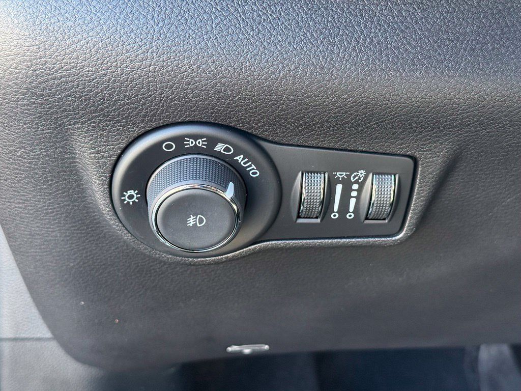 Used 2024 Jeep Compass Limited AWD/4WD image 24