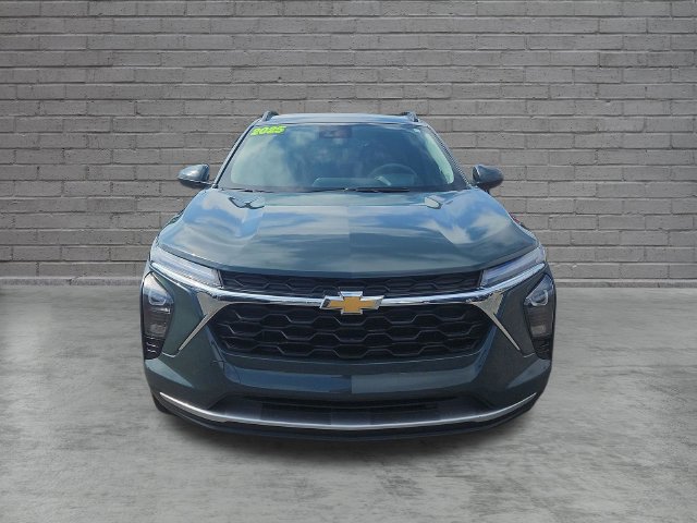 Used 2025 Chevrolet Trax LT FWD image 8
