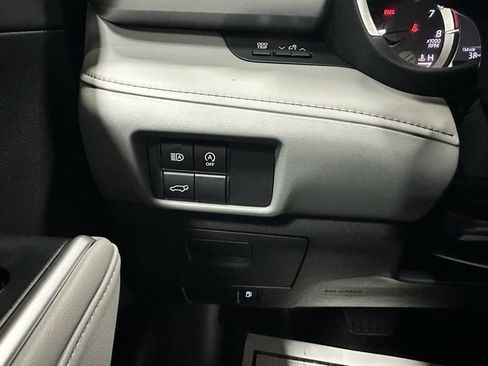 Used 2025 Toyota Highlander XLE image 17