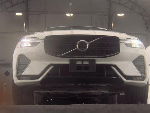 Certified 2025 Volvo XC60 B5 Plus image 2