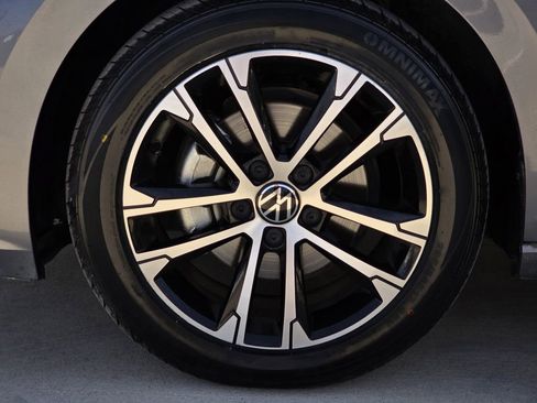 Used 2024 Volkswagen Jetta Sport image 8