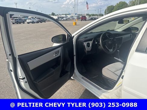 Used 2017 Toyota Corolla L image 11