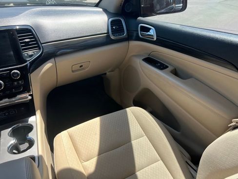 Used 2022 Jeep Grand Cherokee Laredo E w/ Security & Convenience Group image 22