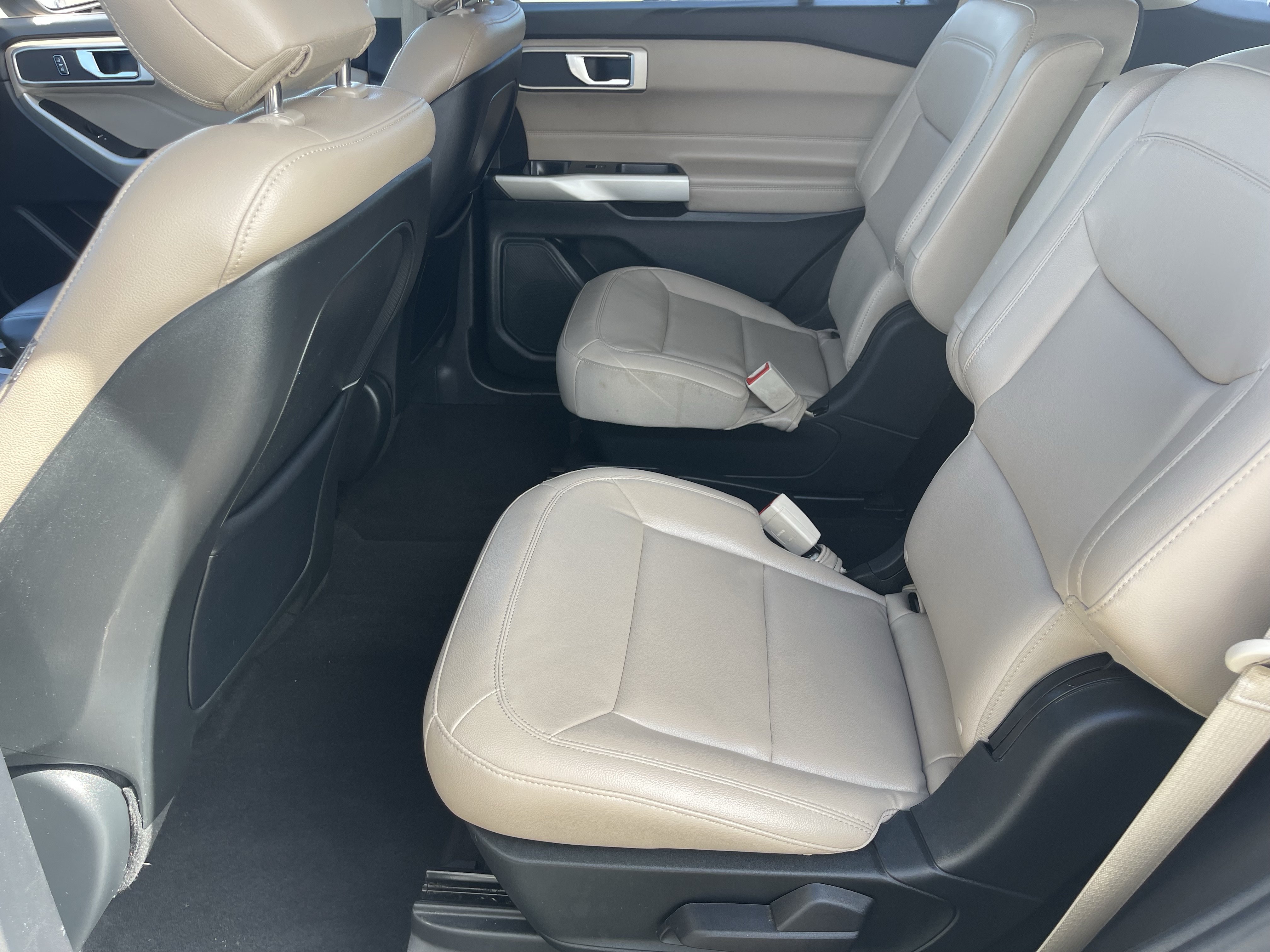 Used 2020 Ford Explorer XLT w/ Equipment Group 202A RWD image 16