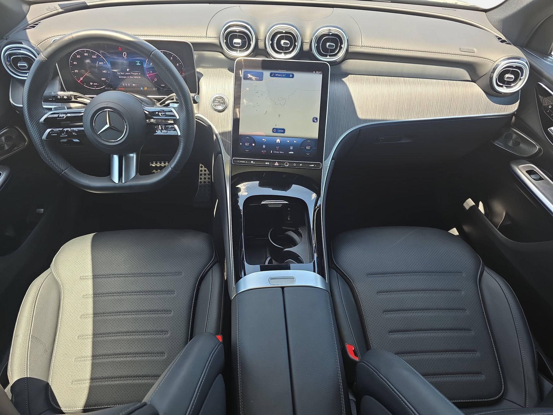Used 2025 Mercedes-Benz GLC 300 4MATIC image 9