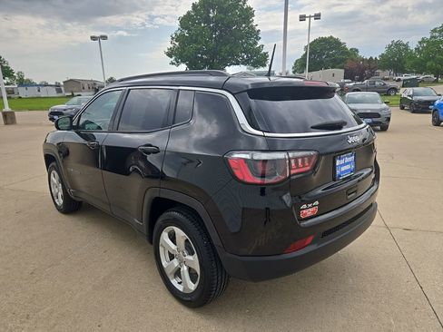 Used 2018 Jeep Compass Latitude AWD/4WD image 5