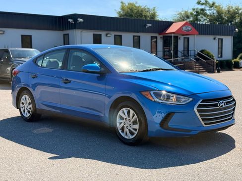 Used 2017 Hyundai Elantra SE FWD image 4