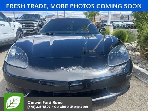 Used 2005 Chevrolet Corvette Coupe w/ Preferred Equipment Group RWD image 2