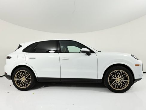 Certified 2025 Porsche Cayenne w/ Premium Package Plus image 8