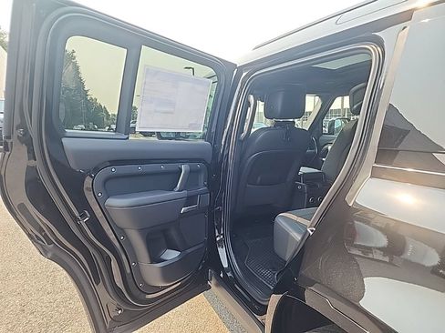 New 2026 Land Rover Defender 110 X-Dynamic SE AWD/4WD image 16